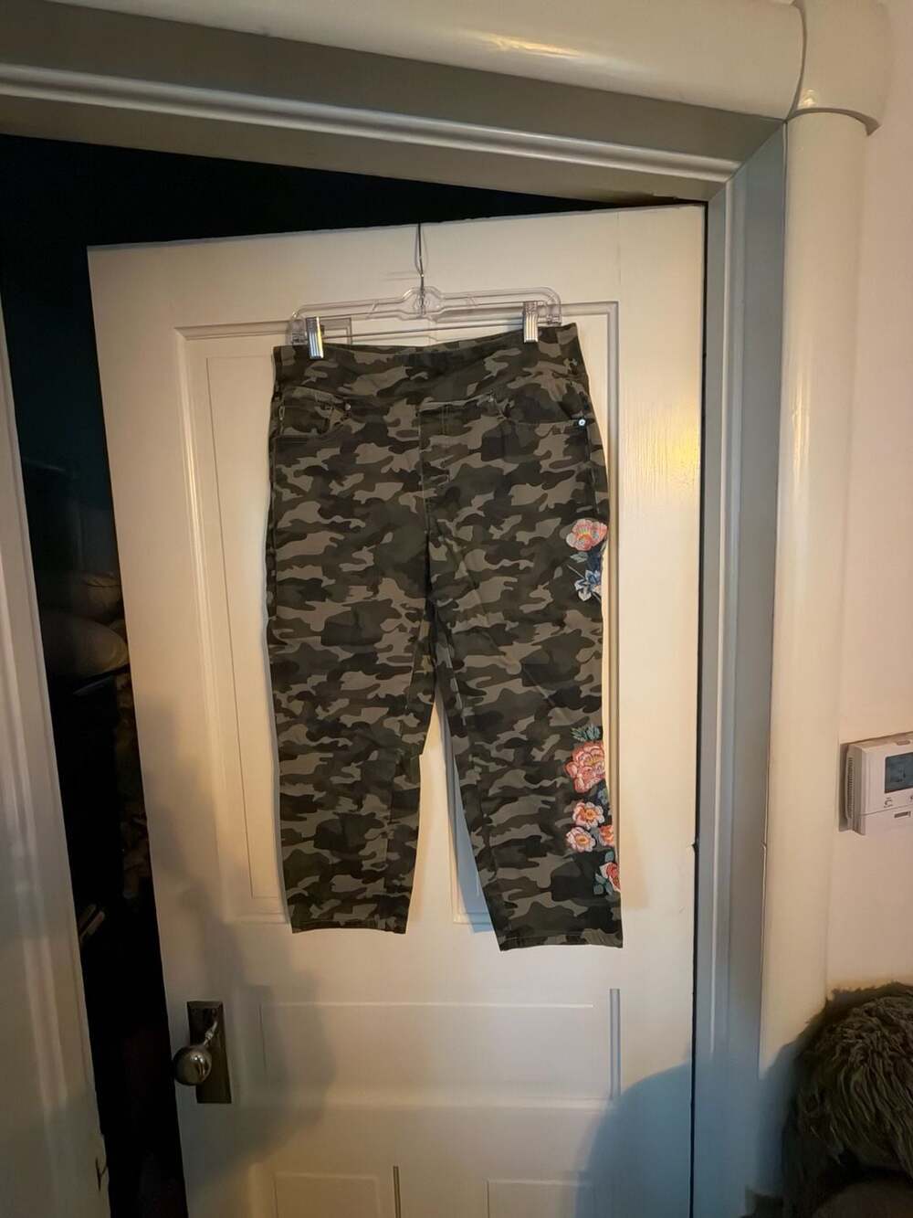 Belle By Kim Gravel Pants Size 12 Camouflage Floral Embroidered